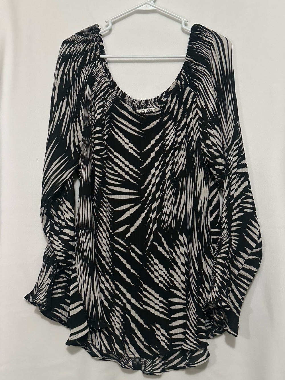 Black & White Abstract Zigzag Peasant Blouse